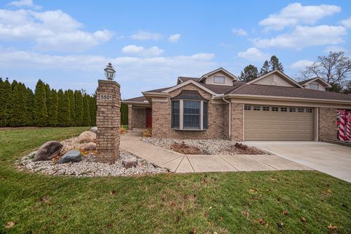 5501 Donavon Dr, Jackson, MI, 49201-8184 | Card Image