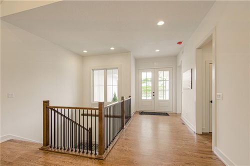 2150 Scenic View Dr, Riverside, MO, 64150-8716 | Card Image