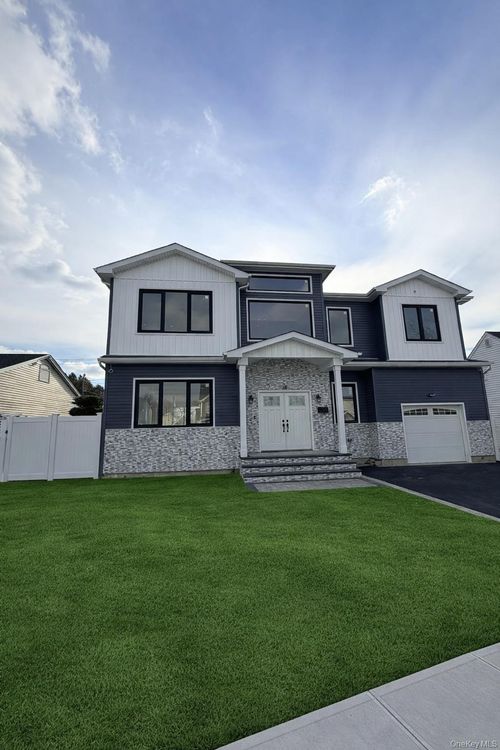 38 Dogwood Ln, Levittown, NY, 11756-1502 | Card Image