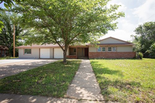 417 Summitt Ave, Graham, TX, 76450-2842 | Card Image