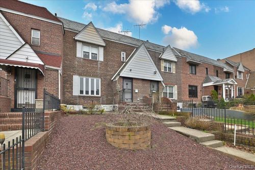 2003 35th Street, New York, NY, 11105 | Card Image