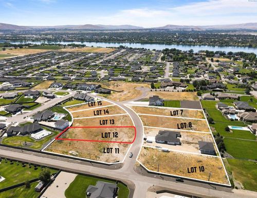 12-7037 Eagle Crest Dr, Pasco, WA, 99301-6194 | Card Image