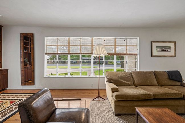 312 S Acorn St, House other with 3 bedrooms, 3 bathrooms and null parking in Fredericksburg TX | Image 5