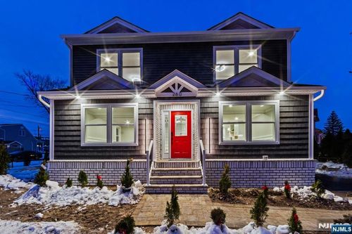 260 Washington Ave, Elmwood Park, NJ, 07407-2831 | Card Image