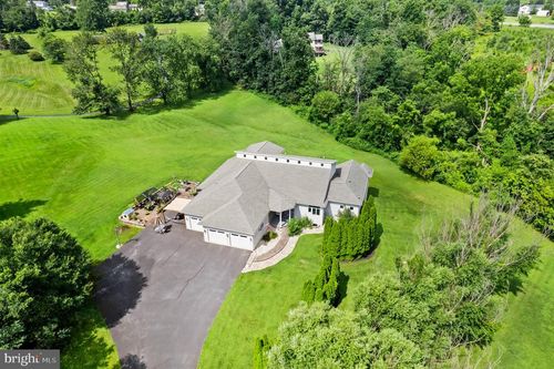 213 Cross Rd, GILBERTSVILLE, PA, 19525-9216 | Card Image