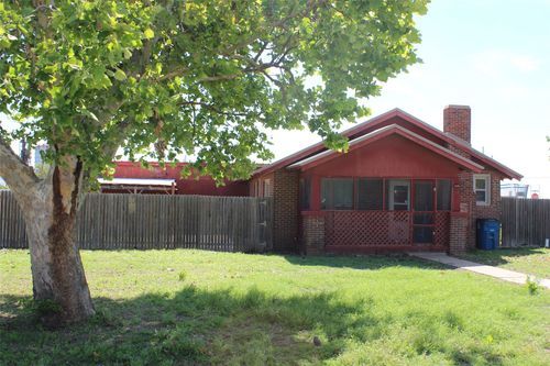 260 S Munday Ave, Munday, TX, 76371-2204 | Card Image