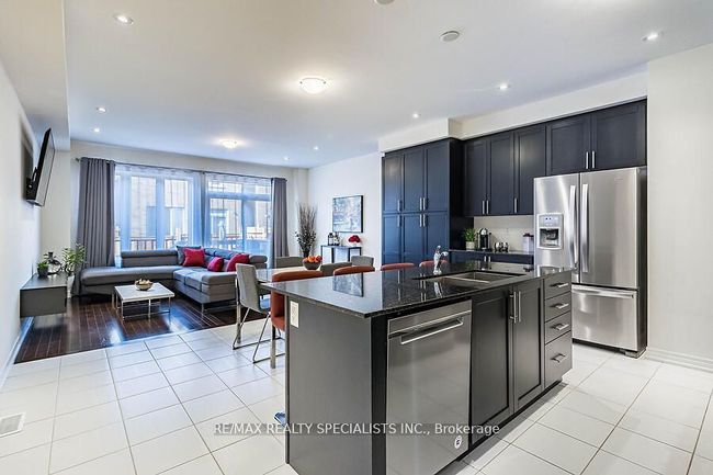 39 Adventura Rd, House attached with 4 bedrooms, 3 bathrooms and 1 parking in Brampton ON | Image 11