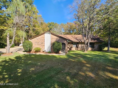 102 Magnolia Cir, Vicksburg, MS, 39180-9740 | Card Image