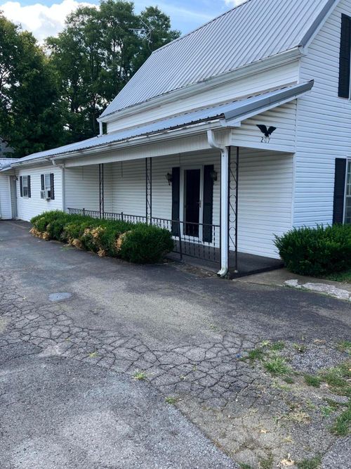 207 S Lexington Ave, Wilmore, KY, 40390-1238 | Card Image