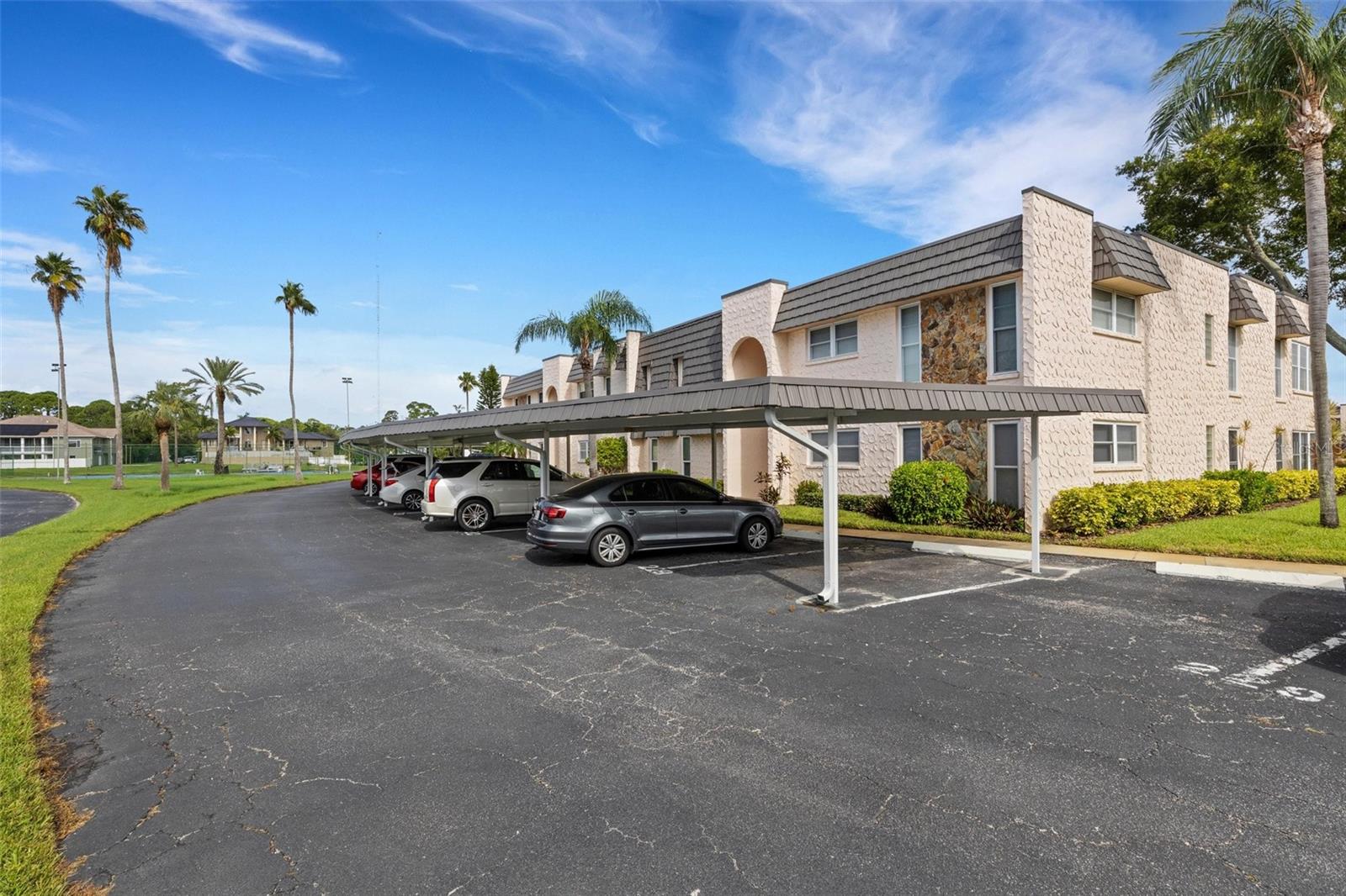 Elmwood Cir, Seminole, FL 33777