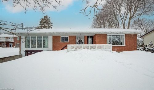 121 N Water St W, Mount Forest, ON, N0G2L3 | Card Image