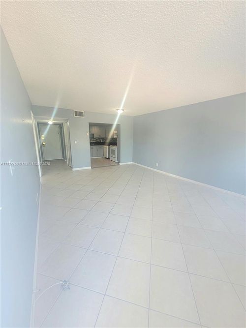 apt-202-2025 Ne 164th St, North Miami Beach, FL, 33162-4156 | Card Image