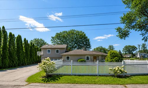 10401 Degrand St, White Lake, MI, 48386-2922 | Card Image