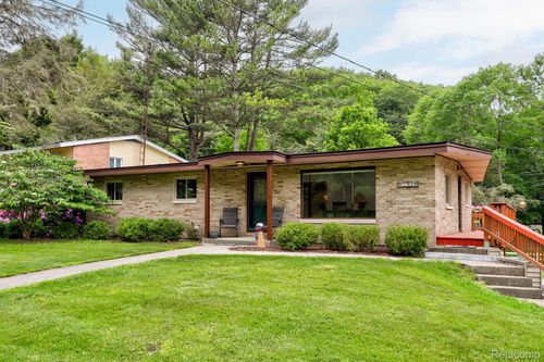 199 Grand Ave, Grand Haven, MI, 49417-2410 | Card Image