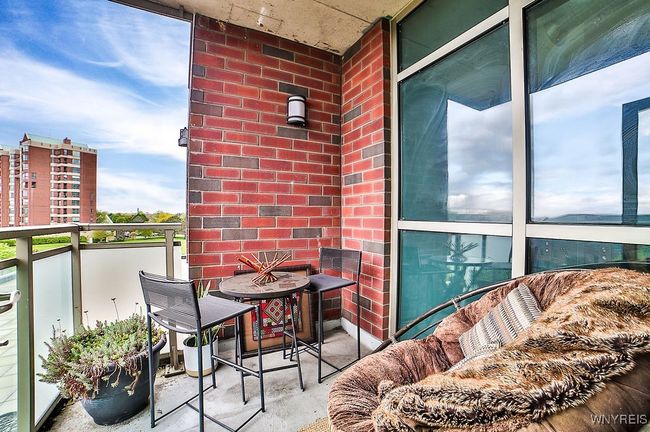 Balcony | Image 11