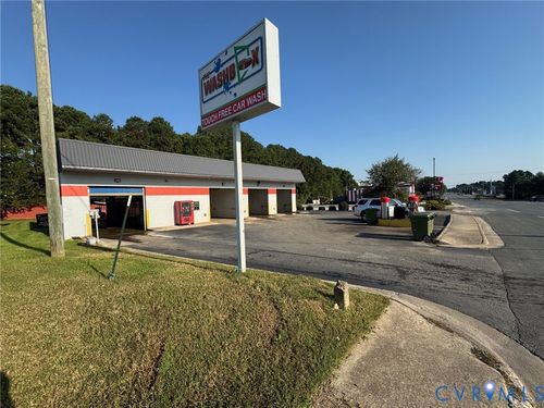 2011 S Main St, Farmville, VA, 23901-2564 | Card Image