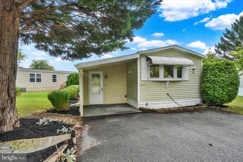 209 Holly Dr, MOUNT WOLF, PA, 17347-8703 | Card Image