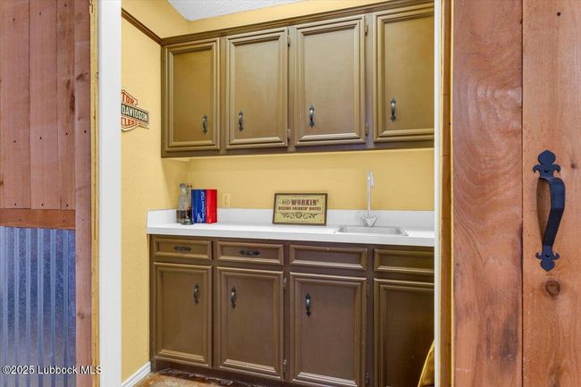 2022 Buffalo Dr, House other with 3 bedrooms, 2 bathrooms and null parking in Levelland TX | Image 14