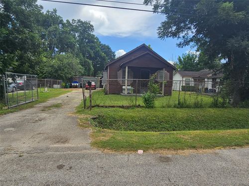 931 Lucky St, Houston, TX, 77088-7952 | Card Image