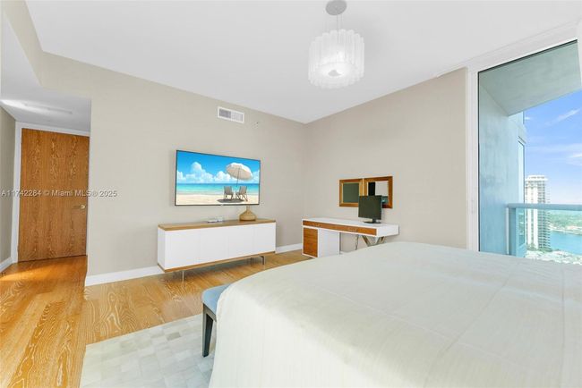 APT-2011 - 19400 Turnberry Way, Condo with 3 bedrooms, 3 bathrooms and null parking in Aventura FL | Image 24