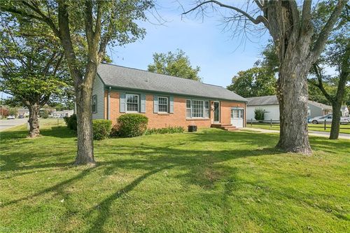 806 Carnation Dr, Newport News, VA, 23608-3518 | Card Image