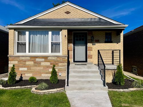 8739 S Bennett Ave, Chicago, IL, 60617-2951 | Card Image