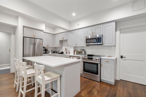 1c-520 Beacon St, Boston, MA, 02215-2316 | Card Image