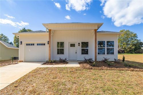 3115 Chapel St, Walkertown, NC, 27051-9216 | Card Image