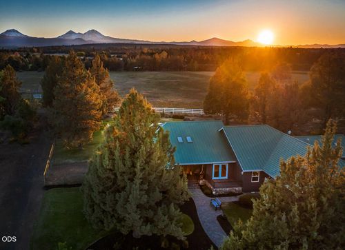 64629 Horseman Ln, Bend, OR, 97703-9106 | Card Image