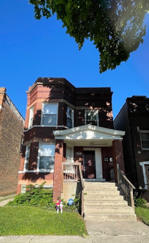 2-7528 S Peoria St, CHICAGO, IL, 60620-2846 | Card Image
