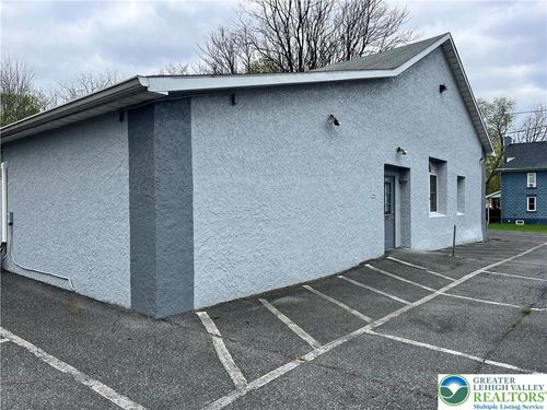 718 S Main St, Bangor, PA, 18013-2830 | Card Image