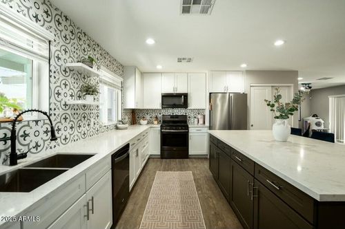 8115 E Cypress St, Scottsdale, AZ, 85257-2814 | Card Image