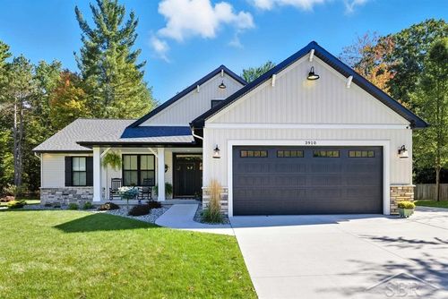 3910 Plumtree Ln, Midland, MI, 48642-7400 | Card Image