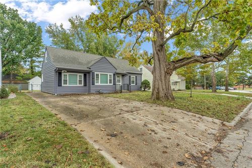 1744 Sw Atwood Ave, Topeka, KS, 66604-3328 | Card Image