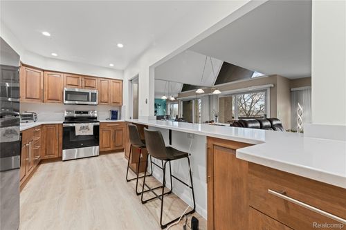 1969 Klingensmith Rd, Bloomfield Hills, MI, 48302-0272 | Card Image