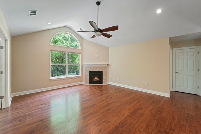 living room | Image 6
