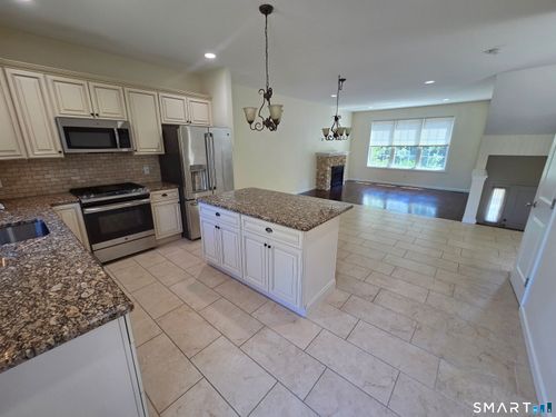 10-10 Oak Meadows Dr, Brookfield, CT, 06804-2076 | Card Image
