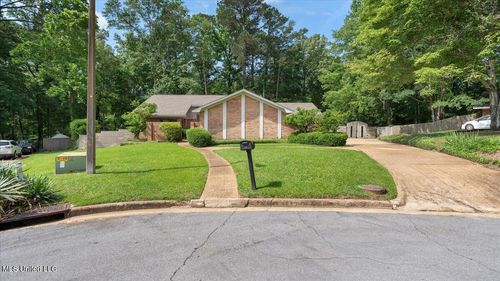 555 Rusk Dr, Brandon, MS, 39047-7935 | Card Image