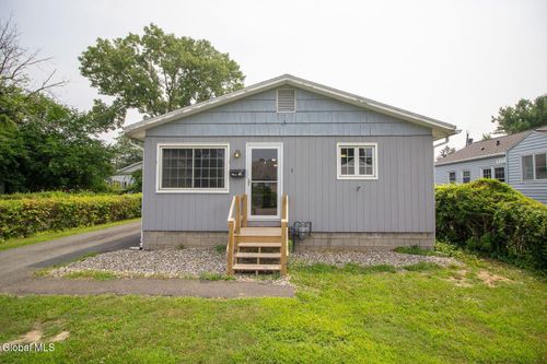 8 Park Ave, Colonie, NY, 12203 | Card Image