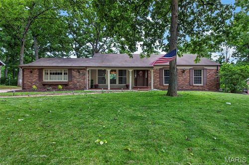 404 Oakmont Cir, Ballwin, MO, 63011-2513 | Card Image