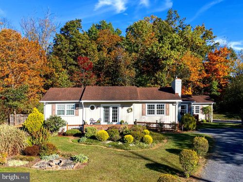 480 Mont View Ln, Luray, VA, 22835-3548 | Card Image