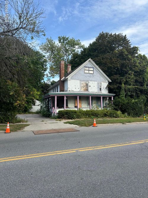 137 Ridge St, Glens Falls, NY, 12801-3215 | Card Image
