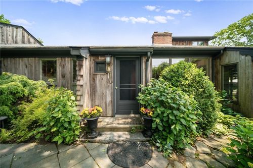 20 Wagner Rd, Westerly, RI, 02891-4734 | Card Image