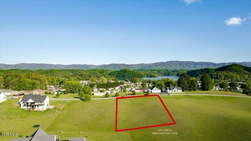 221 Lake View Estates Dr, Bristol, TN, 37620-1308 | Card Image