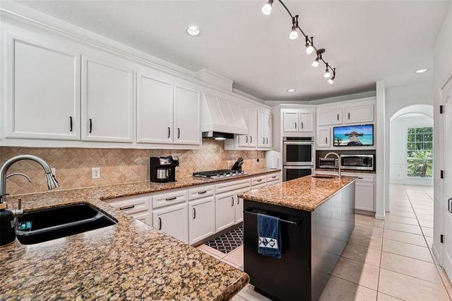 21885 Lost Mdw, House other with 4 bedrooms, 4 bathrooms and 7 parking in New Caney TX | Image 11