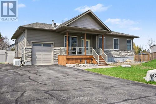 121 Grasshopper Lane, Dunrobin, ON, K0A1T0 | Card Image