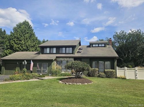 15 Vineyard Way, Mount Sinai, NY, 11766-1831 | Card Image