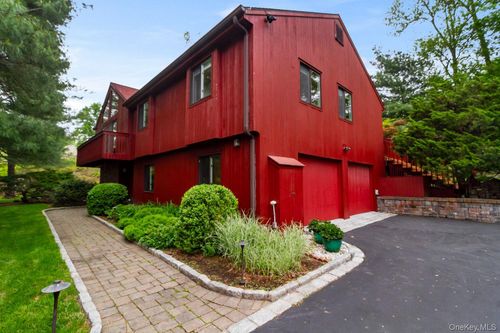 12 Ilana Ct, North Castle, NY, 10504-2110 | Card Image