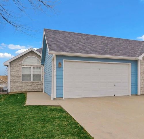 2085 Country View Ct, Tonganoxie, KS, 66086-4178 | Card Image