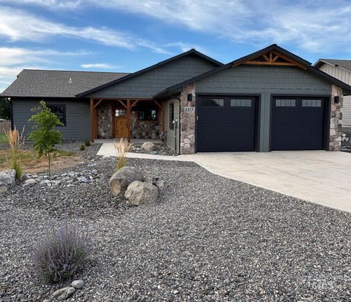 2213 Powers Dr, Lewiston, ID, 83501-6220 | Card Image